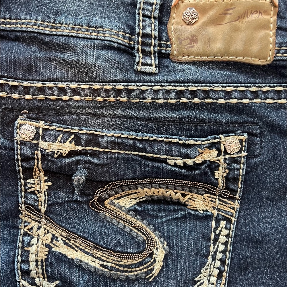 SILVER Jeans SUKI 17” size 18 x L33